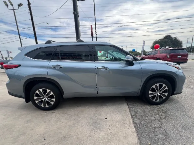 Toyota Highlander photo 5
