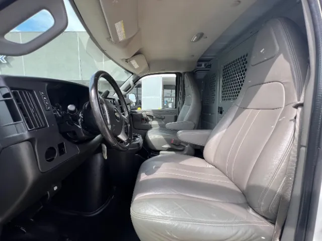 Chevrolet Express photo 14