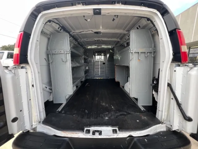 Chevrolet Express photo 13