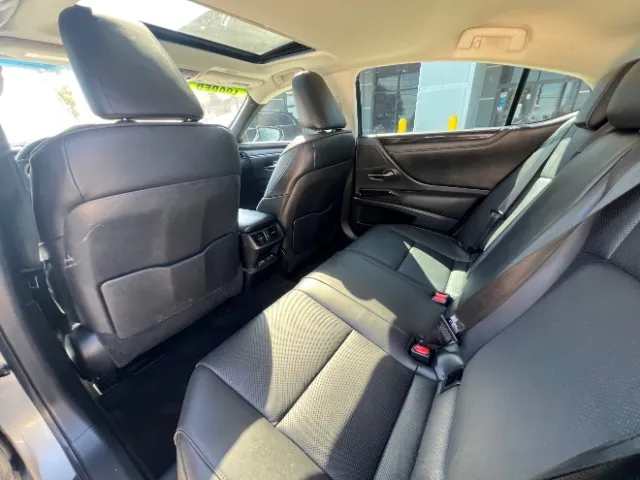 Lexus ES photo 13