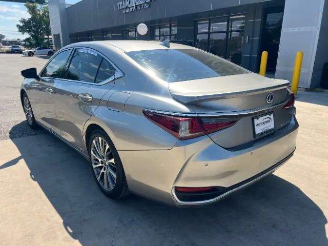 Lexus ES photo 8
