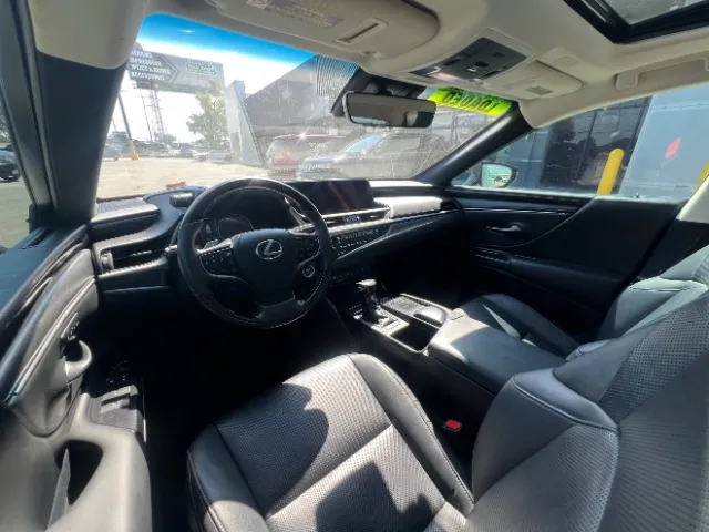 Lexus ES photo 14