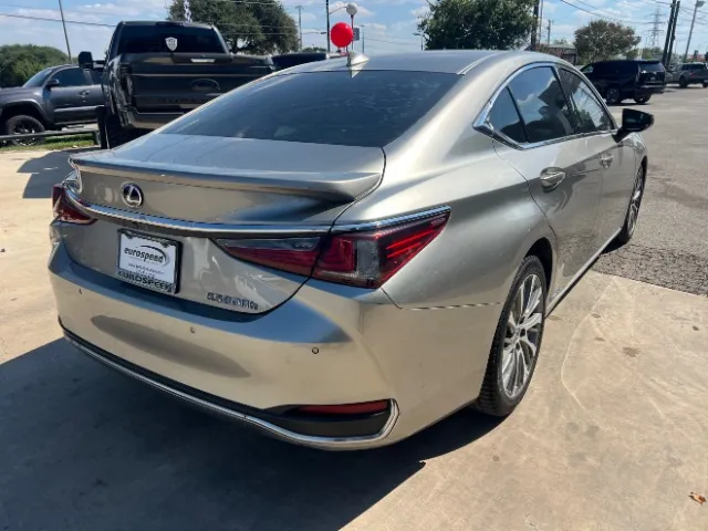 Lexus ES photo 4