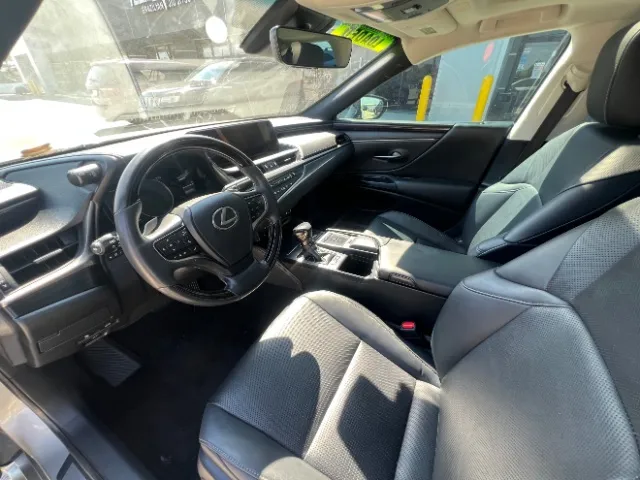 Lexus ES photo 17