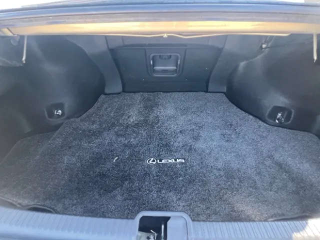 Lexus ES photo 10