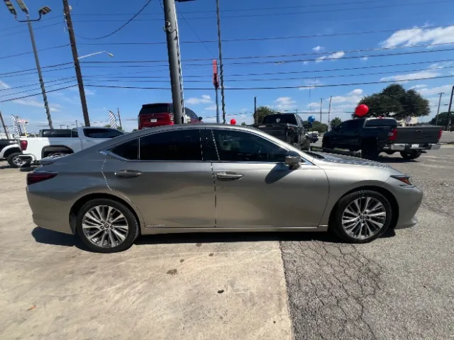 Lexus ES photo 5