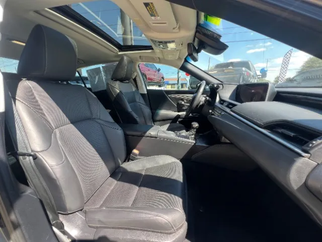 Lexus ES photo 9