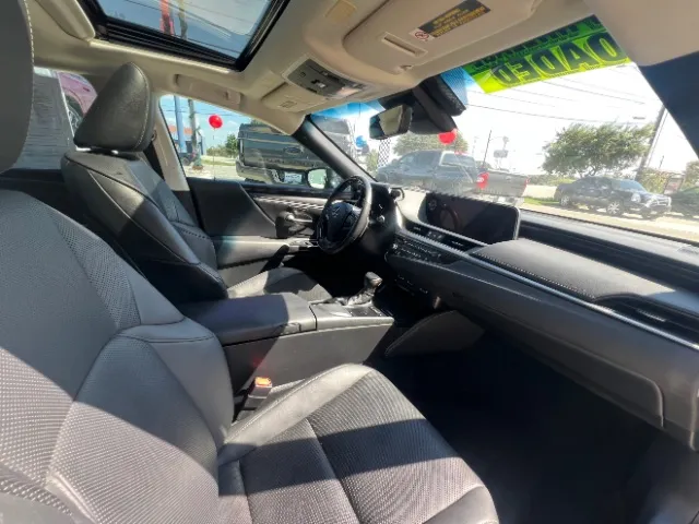 Lexus ES photo 12