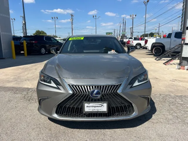 Lexus ES photo 3