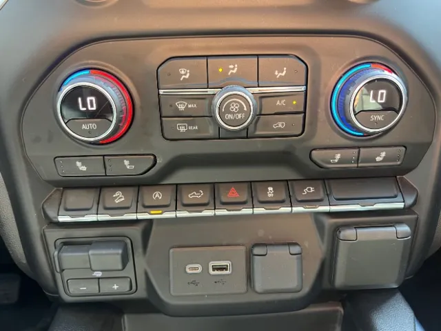 Chevrolet Silverado photo 28