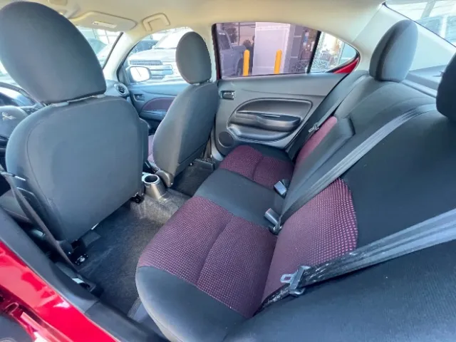 Mitsubishi Mirage G4 photo 13
