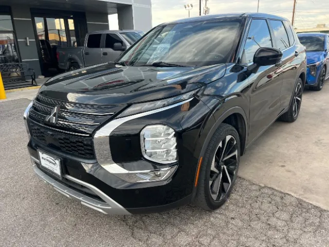 Black 2022 Mitsubishi Outlander SE for sale in San Antonio, TX