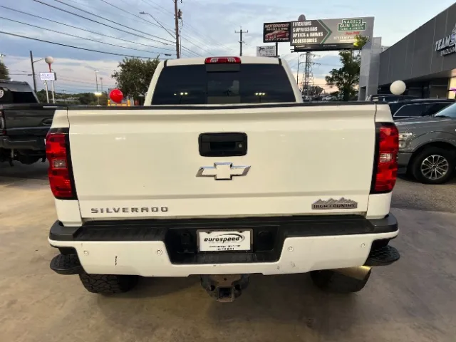 Chevrolet Silverado photo 5