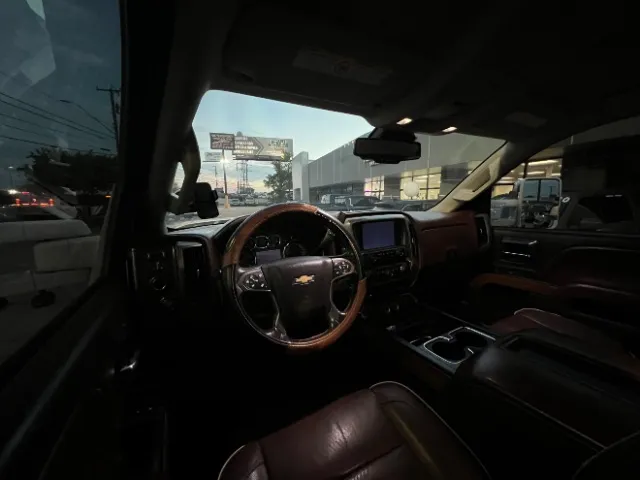 Chevrolet Silverado photo 17