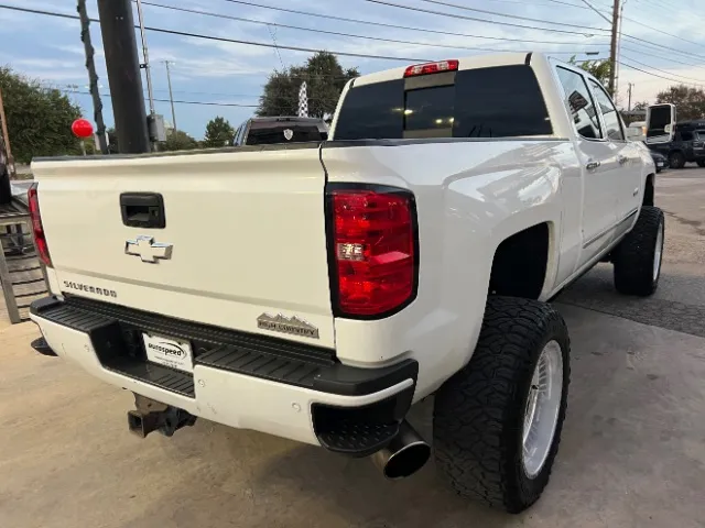 Chevrolet Silverado photo 6