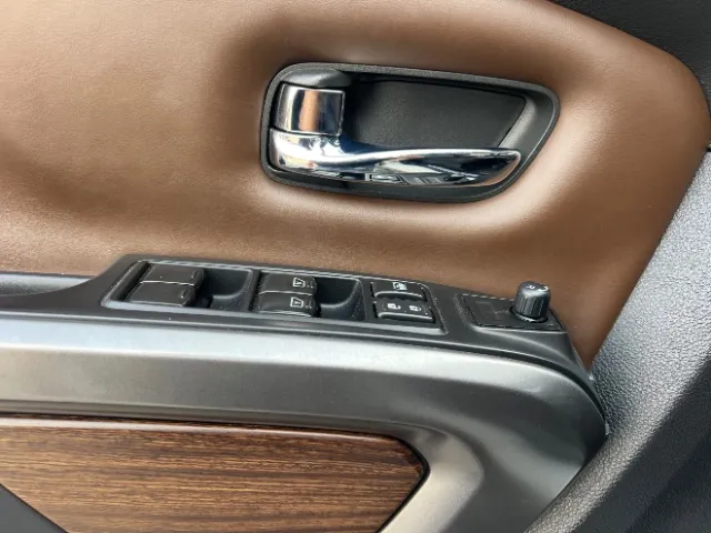Nissan Titan photo 43