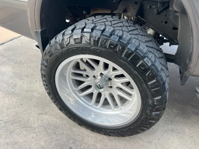 Nissan Titan photo 23