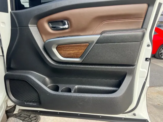 Nissan Titan photo 30