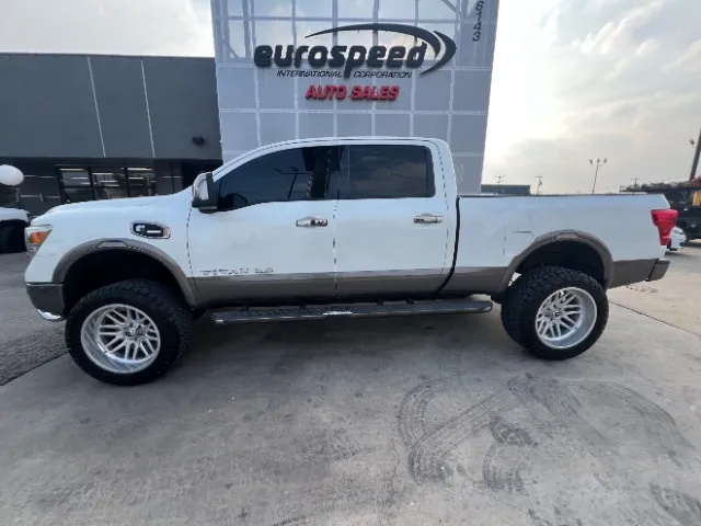 Nissan Titan photo 9