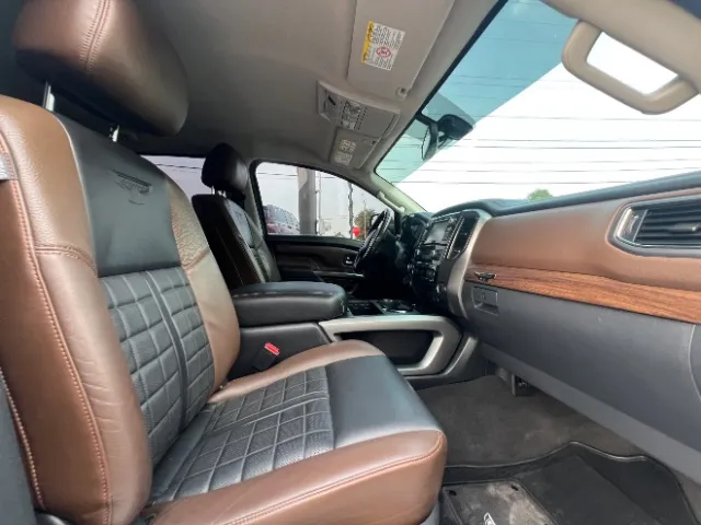 Nissan Titan photo 32