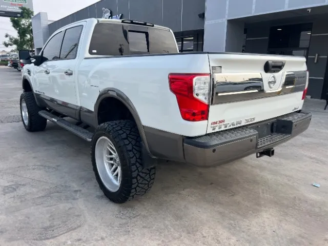 Nissan Titan photo 8