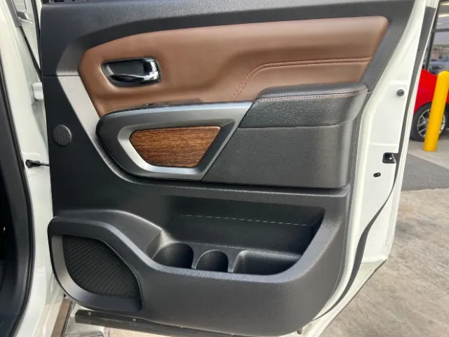 Nissan Titan photo 33