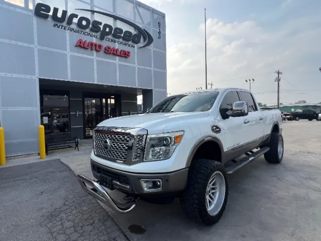 Nissan Titan photo 2