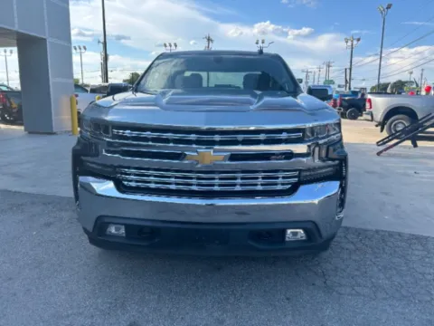 Another view of 2020 Chevrolet Silverado 1500 4WD Crew Cab Short Bed LT for sale in San Antonio, TX at Eurospeed International Corp