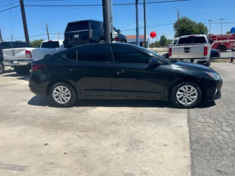 More photos of 2020 Hyundai Elantra SE 6AT at Eurospeed International Corp, TX