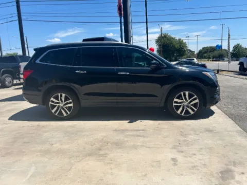 More photos of 2017 Honda Pilot Elite at Eurospeed International Corp, TX