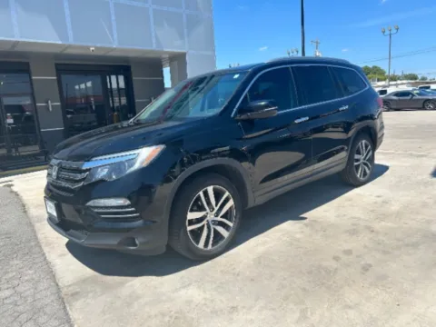 Black 2017 Honda Pilot Elite for sale in San Antonio, TX
