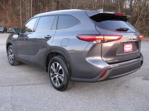 Another view of 2022 Toyota Highlander XLE for sale in Pelham, AL at Susan Schein Automotive - Pelham
