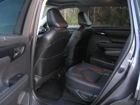 More photos of 2022 Toyota Highlander XLE at Susan Schein Automotive - Pelham, AL