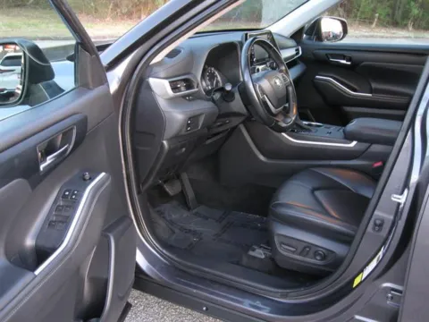 More photos of 2022 Toyota Highlander XLE at Susan Schein Automotive - Pelham, AL