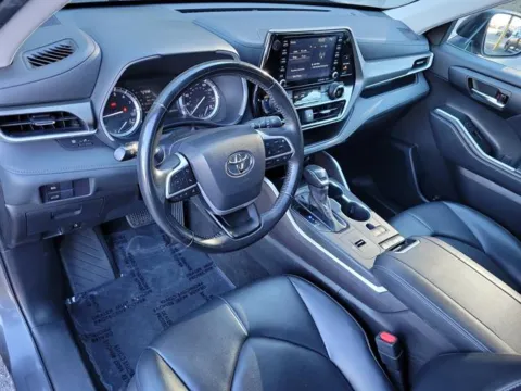 Photos of 2022 Toyota Highlander XLE for sale in Pelham, AL at Susan Schein Automotive - Pelham