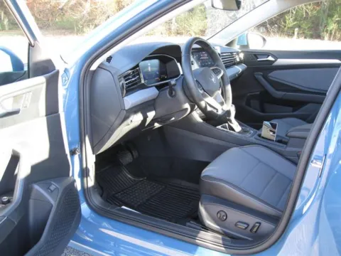 More photos of 2025 Volkswagen Jetta SE at Susan Schein Automotive - Pelham, AL