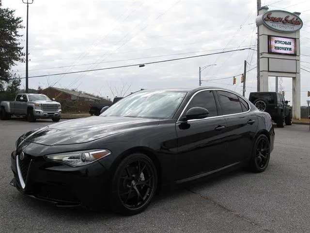 2021 Alfa Romeo Giulia Base's photo