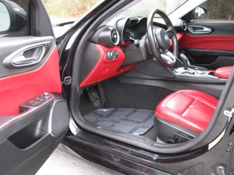 More photos of 2021 Alfa Romeo Giulia Sprint at Susan Schein Automotive - Pelham, AL