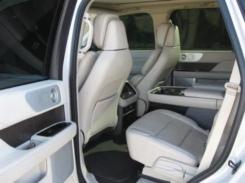 More photos of 2020 Lincoln Navigator Reserve at Susan Schein Automotive - Pelham, AL