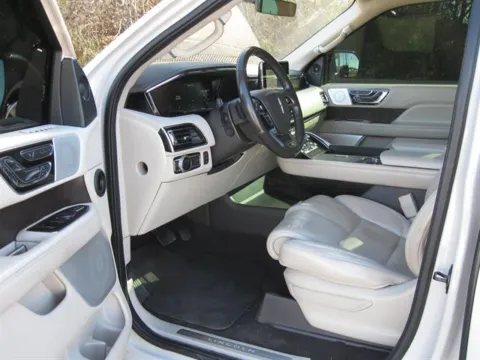 More photos of 2020 Lincoln Navigator Reserve at Susan Schein Automotive - Pelham, AL