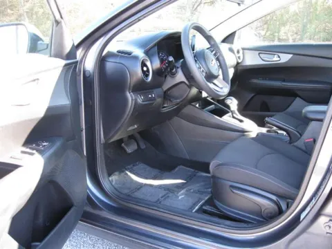 More photos of 2019 Kia Forte LXS at Susan Schein Automotive - Pelham, AL