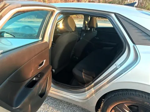 More photos of 2023 Hyundai Elantra SEL at Susan Schein Automotive - Pelham, AL