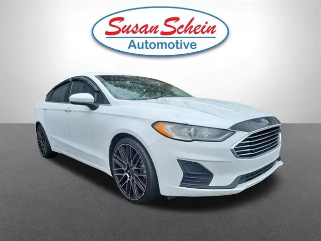 2020 Ford Fusion SE's photo