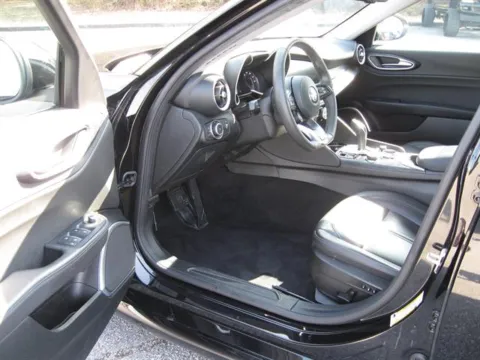 More photos of 2021 Alfa Romeo Giulia Sprint at Susan Schein Automotive - Pelham, AL