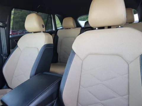 More photos of 2024 Volkswagen Atlas Cross Sport SE 4Motion at Susan Schein Automotive - Pelham, AL