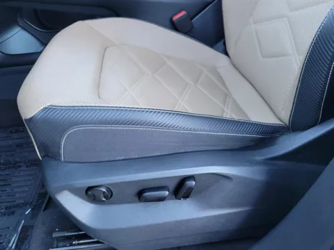 More photos of 2024 Volkswagen Atlas Cross Sport SE 4Motion at Susan Schein Automotive - Pelham, AL