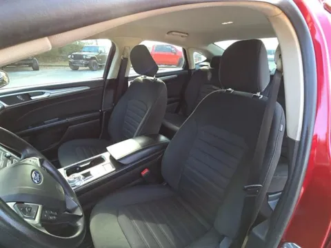 More photos of 2020 Ford Fusion SE at Susan Schein Automotive - Pelham, AL