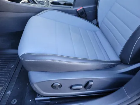 More photos of 2025 Volkswagen Jetta SE at Susan Schein Automotive - Pelham, AL