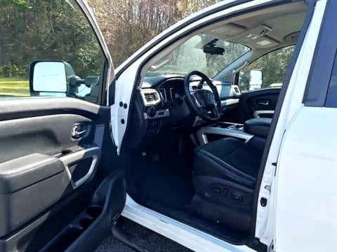 More photos of 2018 Nissan Titan XD PRO-4X at Susan Schein Automotive - Pelham, AL