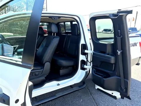 More photos of 2018 Nissan Titan XD PRO-4X at Susan Schein Automotive - Pelham, AL